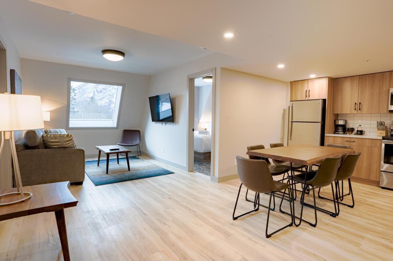 Basecamp Suites Banff Buitenkant foto